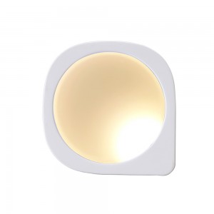 China OEM China ABS Q-type Plug in Night Light for Indoor/Outdoor Decoration